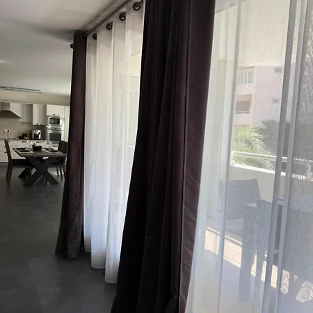 3 Avec Terrasse Sur *
